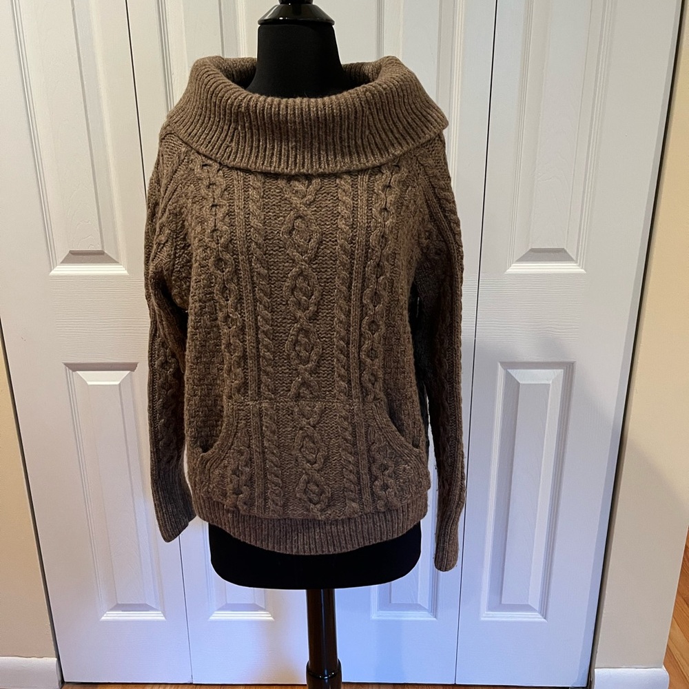 Carraig Donn Cable Knit Turtleneck Sweater!